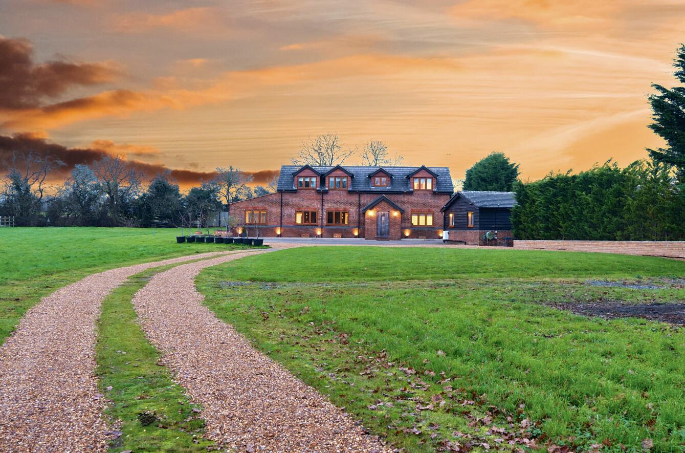 5 bedroom detached house for sale 0