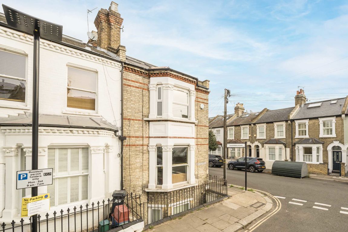 21, Alkerden Road, London photo 4