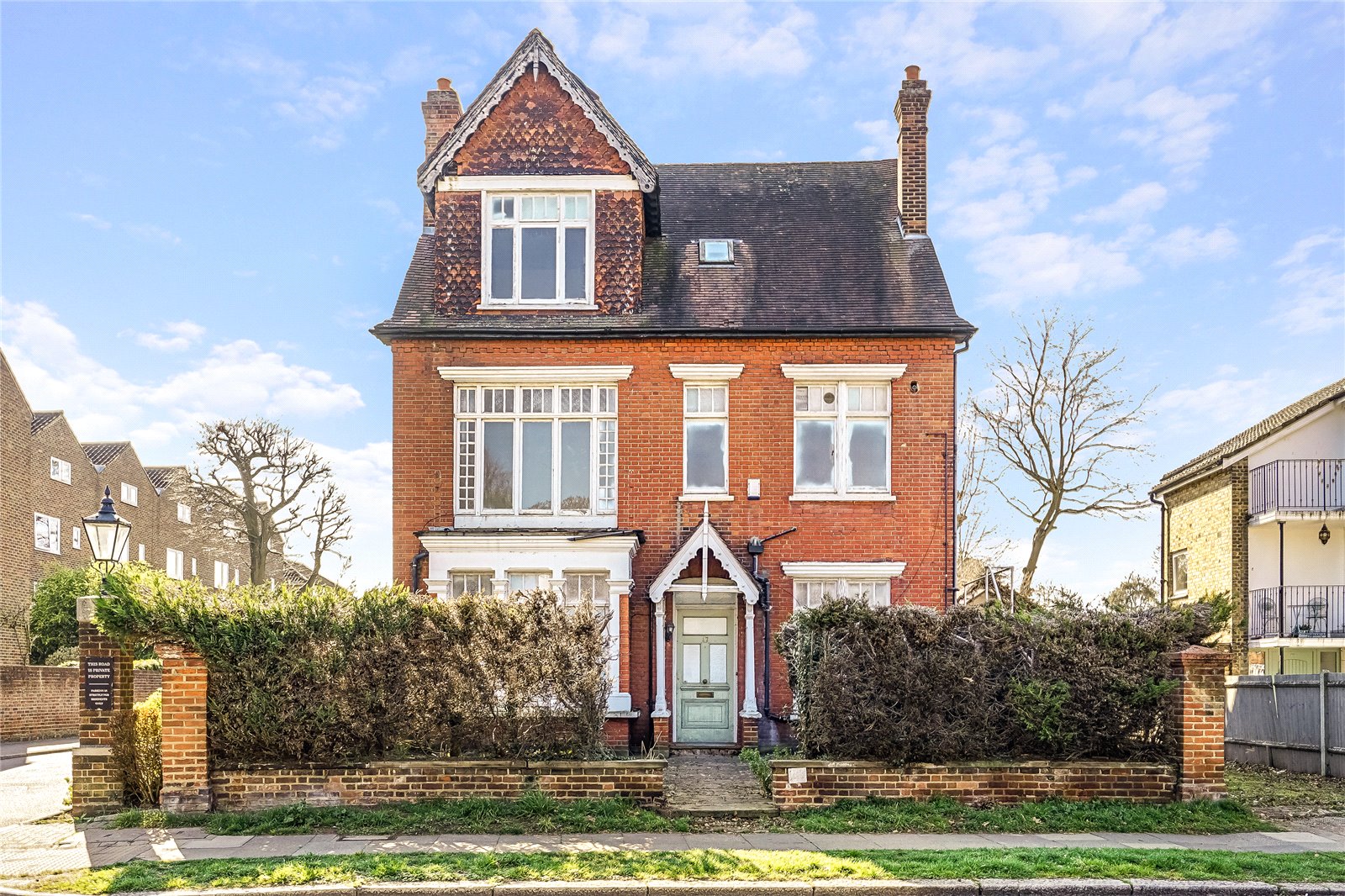 5 bedroom detached house for sale 0