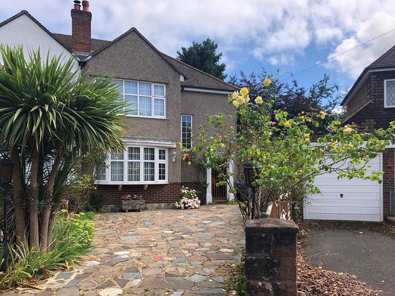 3 bedroom semidetached house at 33 Audley Drive, Warlingham, CR6 9AH