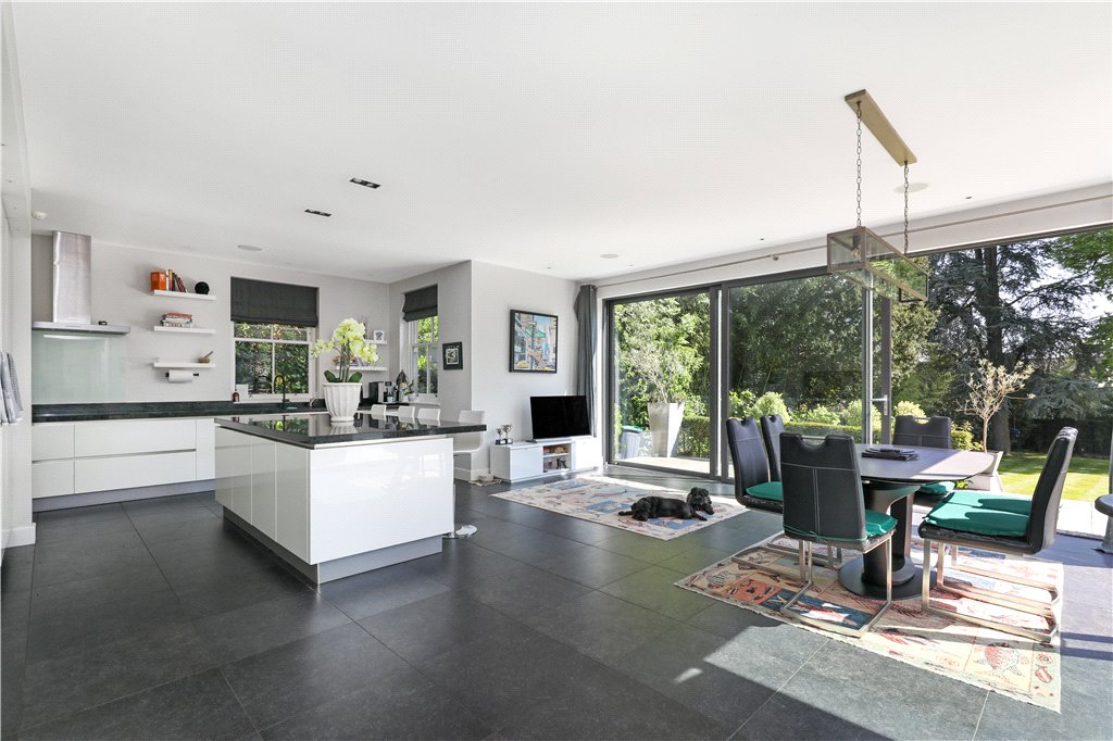 5 bedroom detached house for sale 0