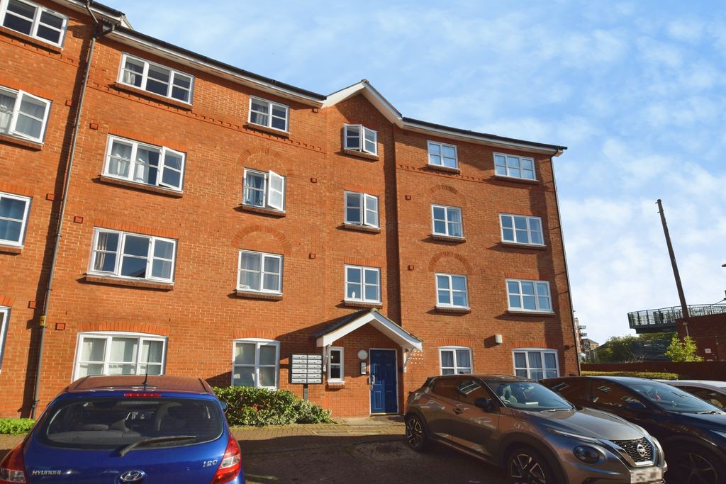 84 Crown Quay, Prebend Street, Bedford photo 2