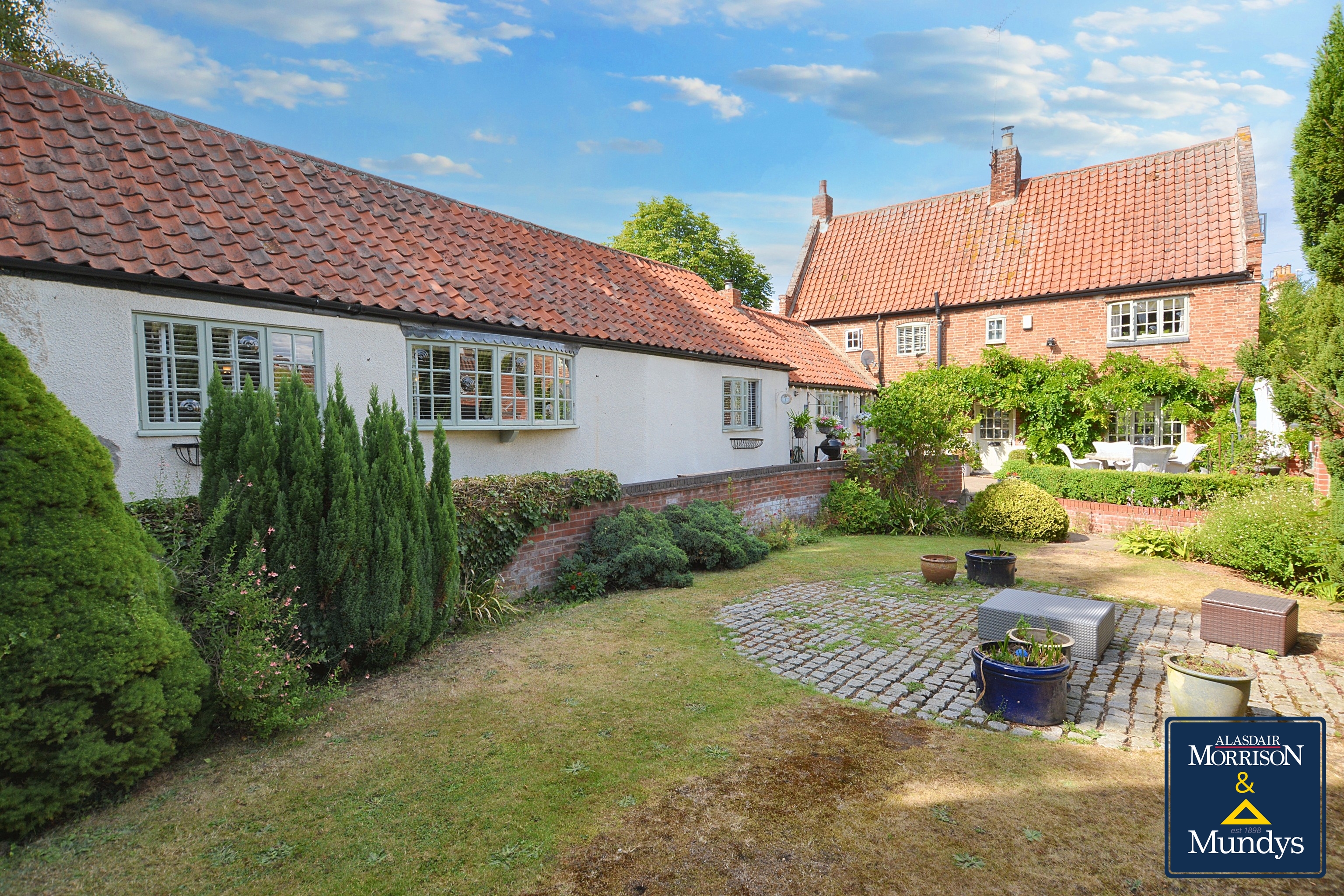 6-bed house on Tudor Farm, Low Street, Newark, £699,950