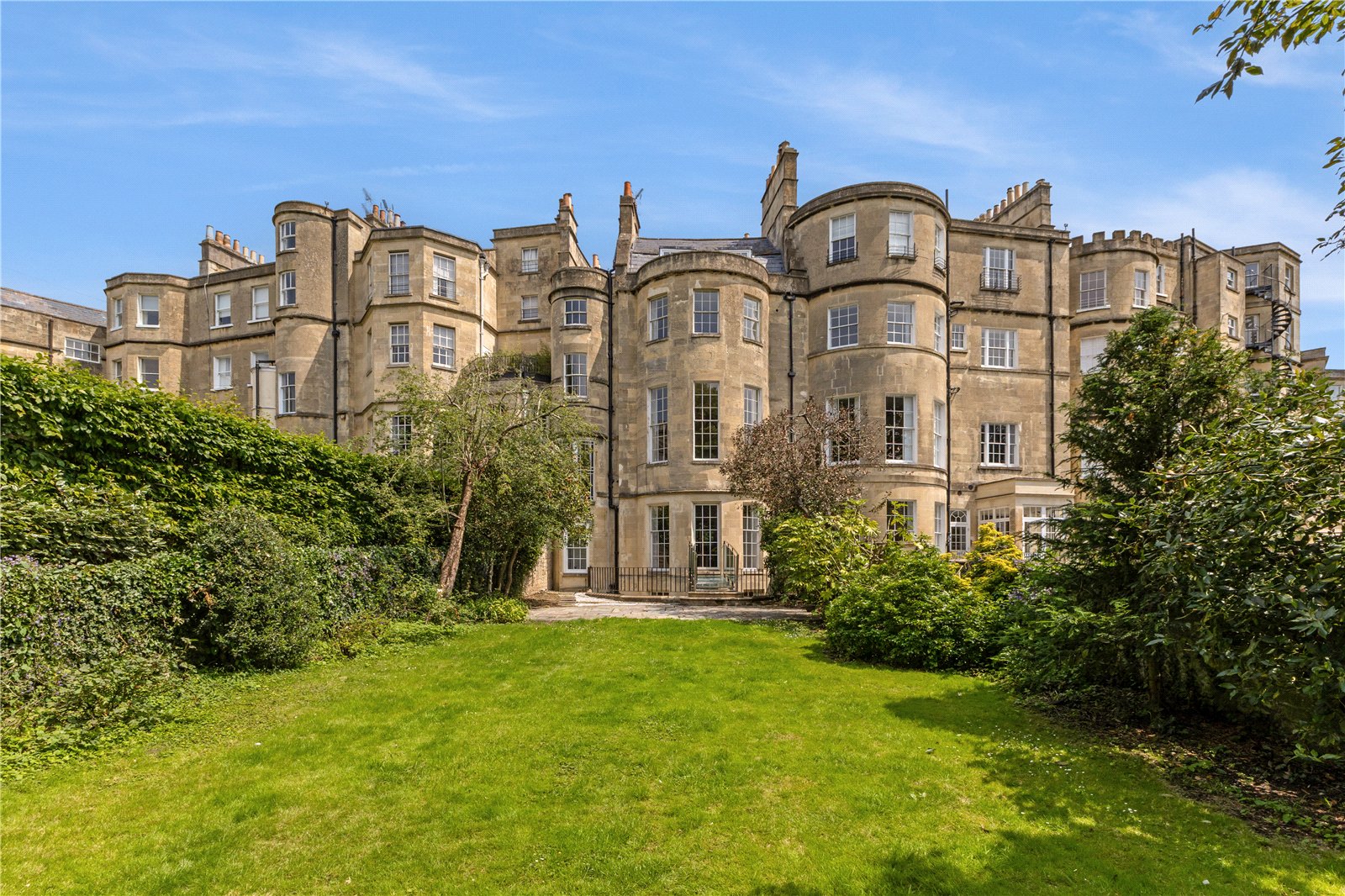 6 bedroom terraced house for sale 0