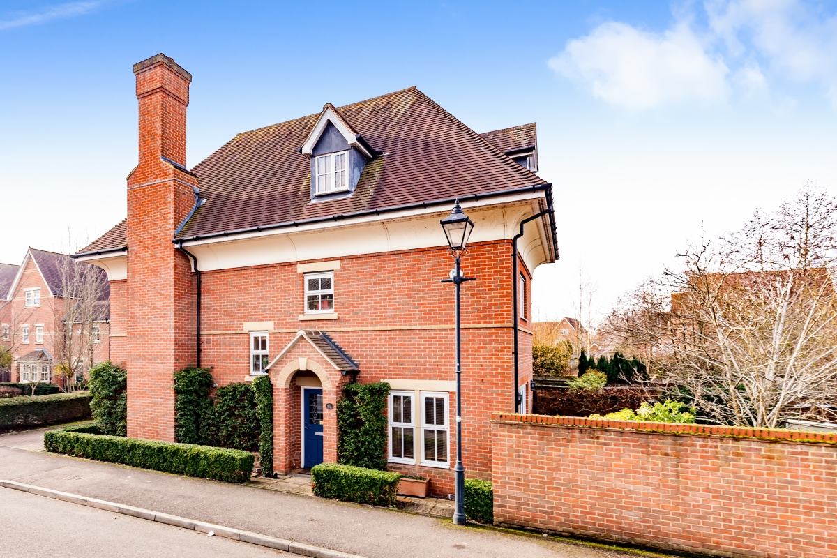 2 bedroom new flat for sale in London