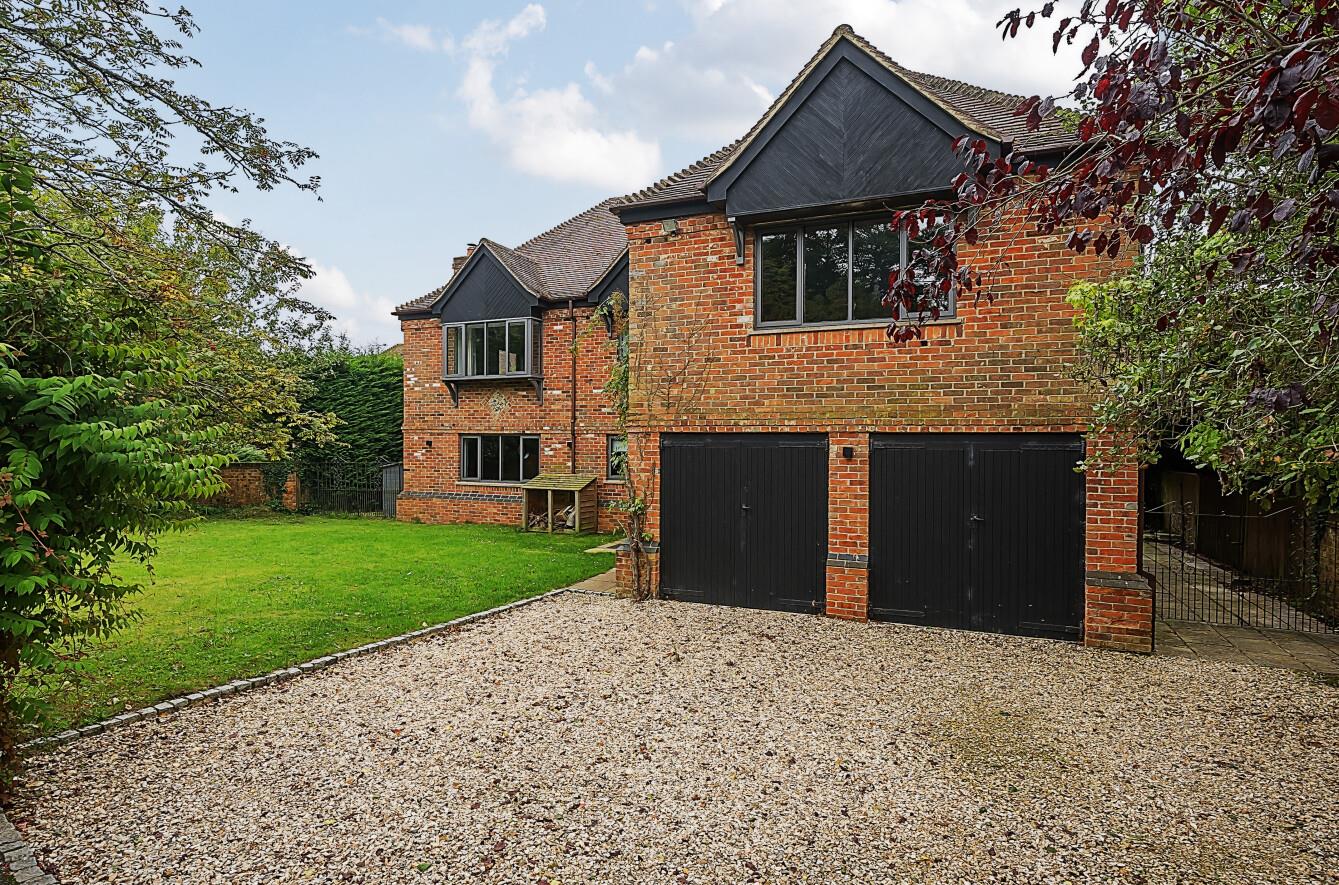 5 bedroom detached house for sale 0