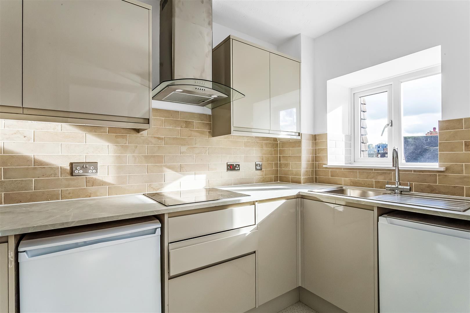 24, Beatrice Lodge, Oxted photo 4