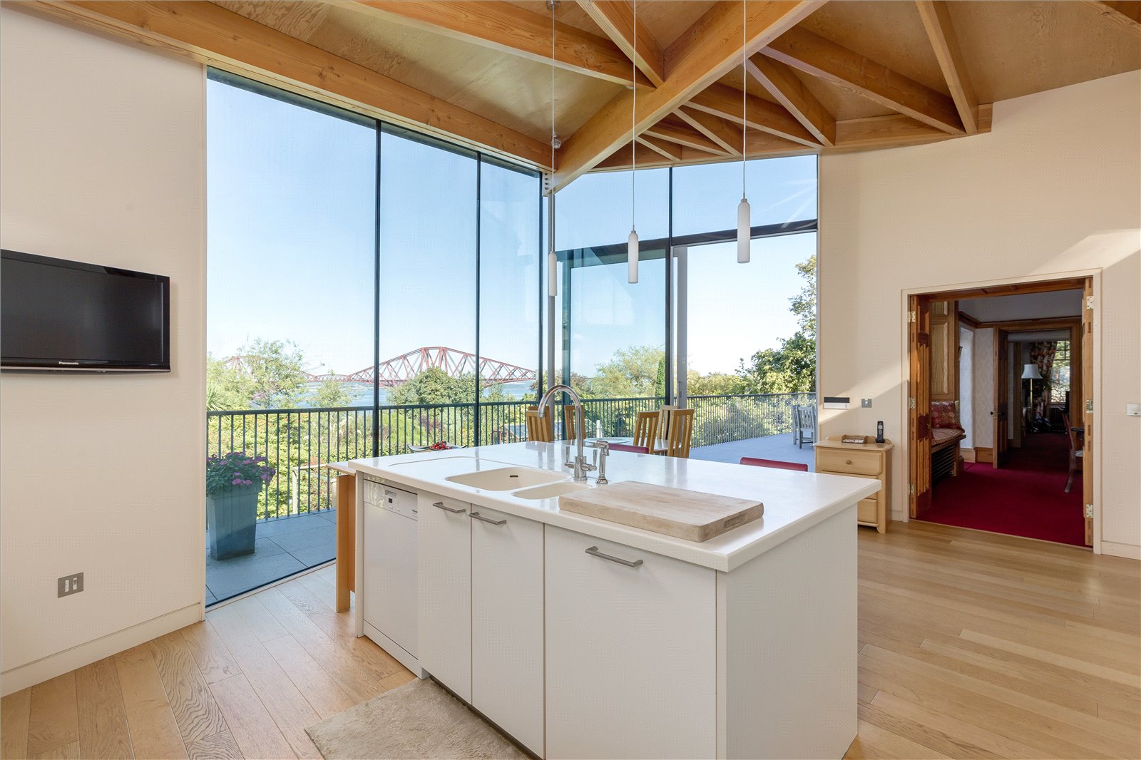 5 bedroom detached house for sale 0