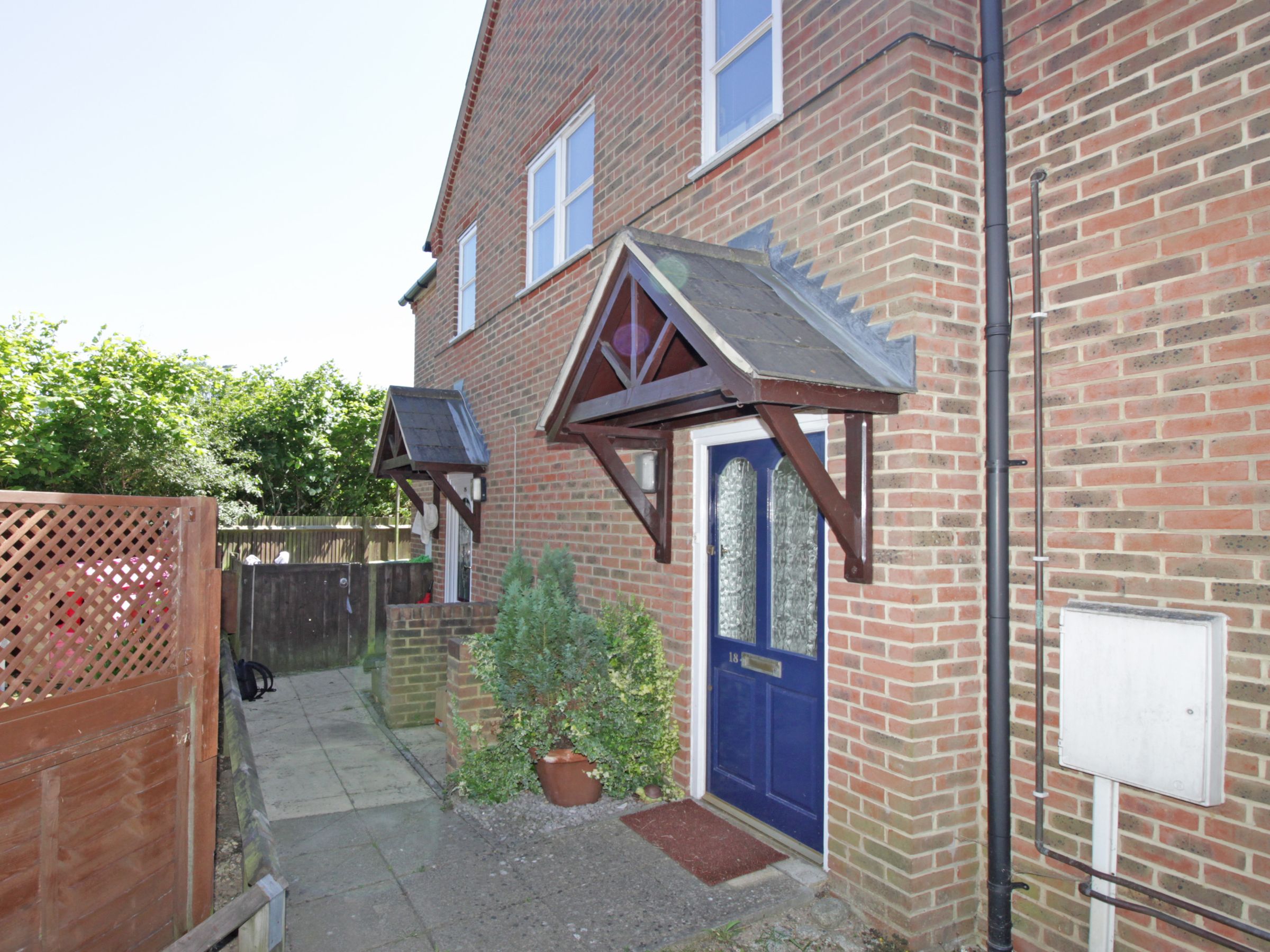 19 Six Penny Close, Edenbridge photo 3