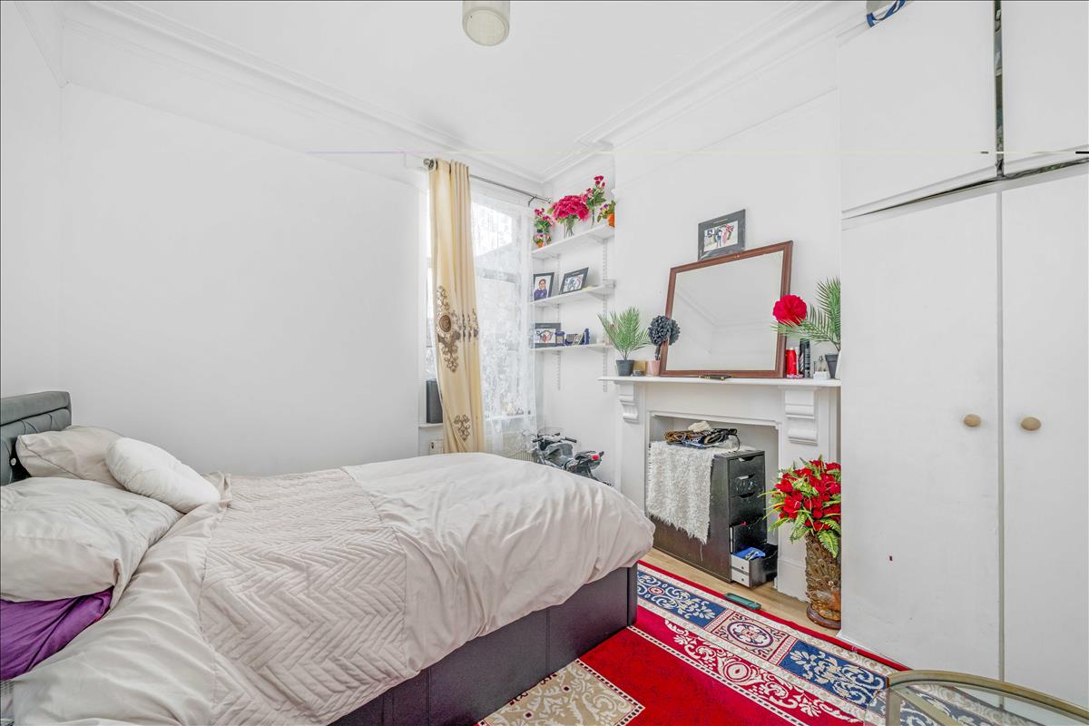 4 bedroom end terrace house for sale 0