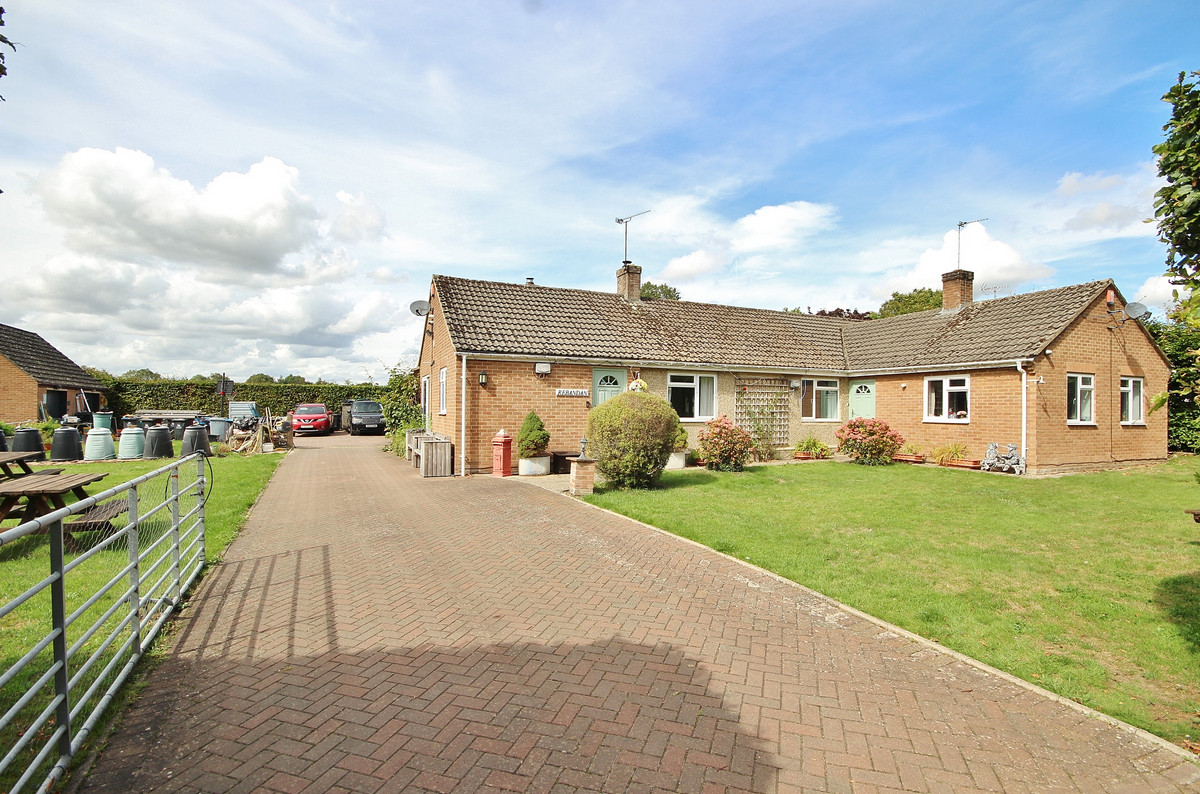 4-bed house on Rebandan, Pitts Lane, Hailey, £800,000