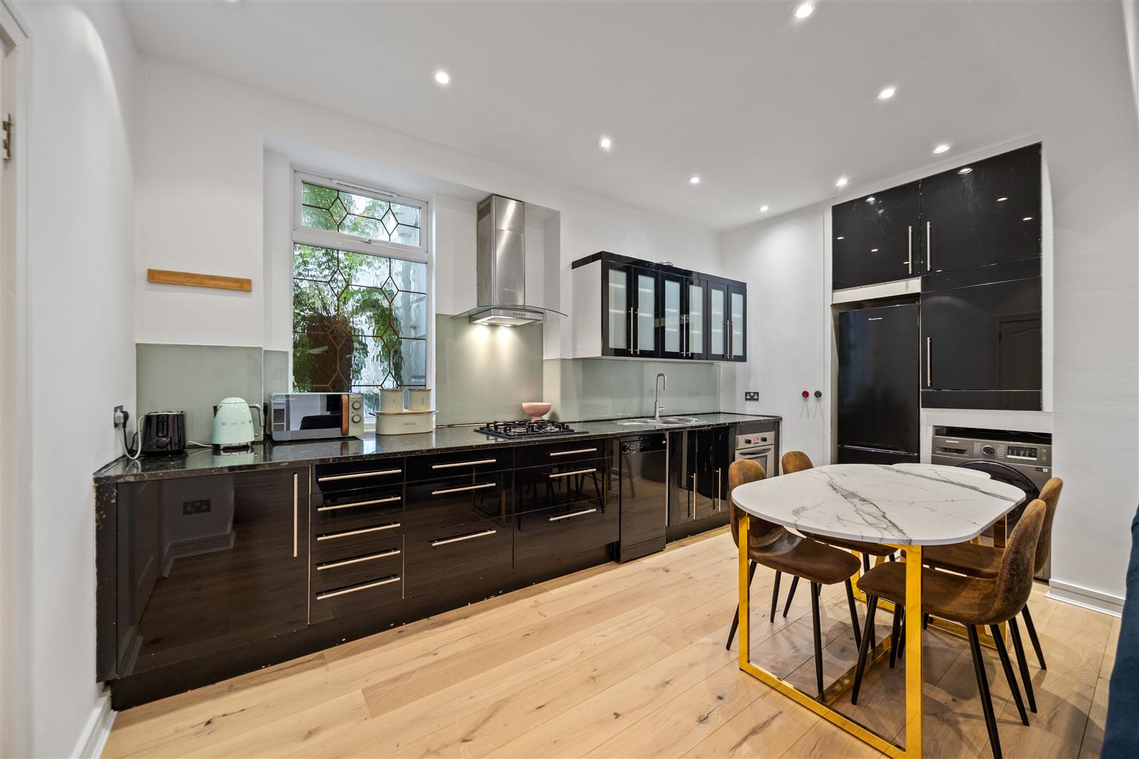 2 bedroom flat for sale 0