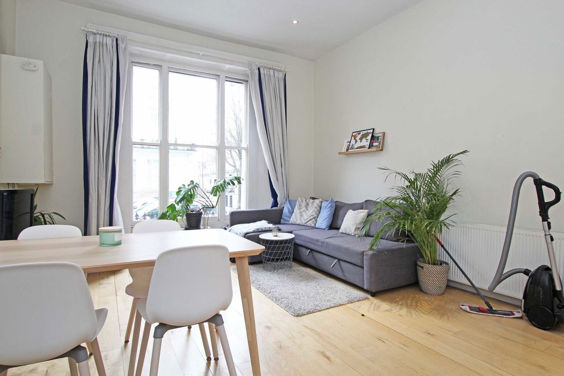 Flat 1, 34, St. Stephens Gardens, London photo 4