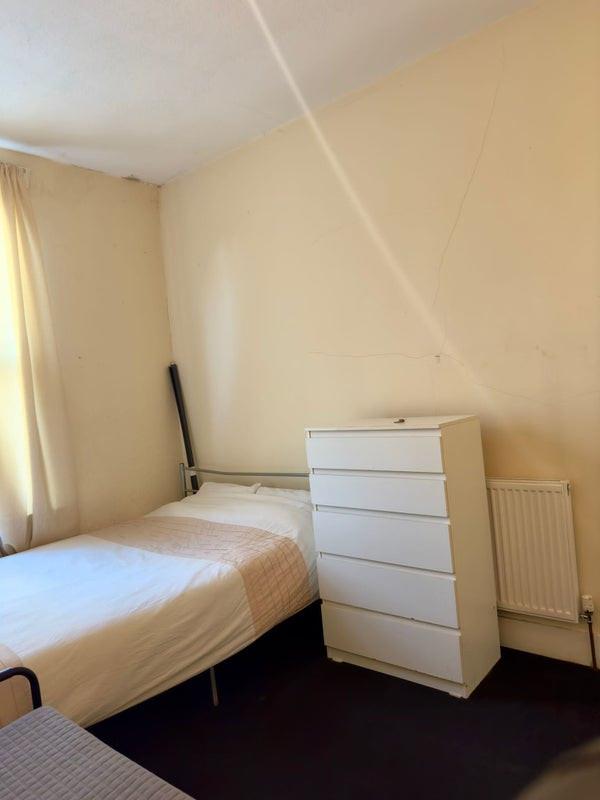 1-bed house on Room 4 8, Grove Green Road, London, £750/mo
