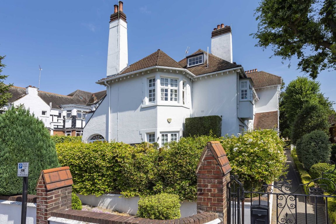 3 bedroom flat for sale 0