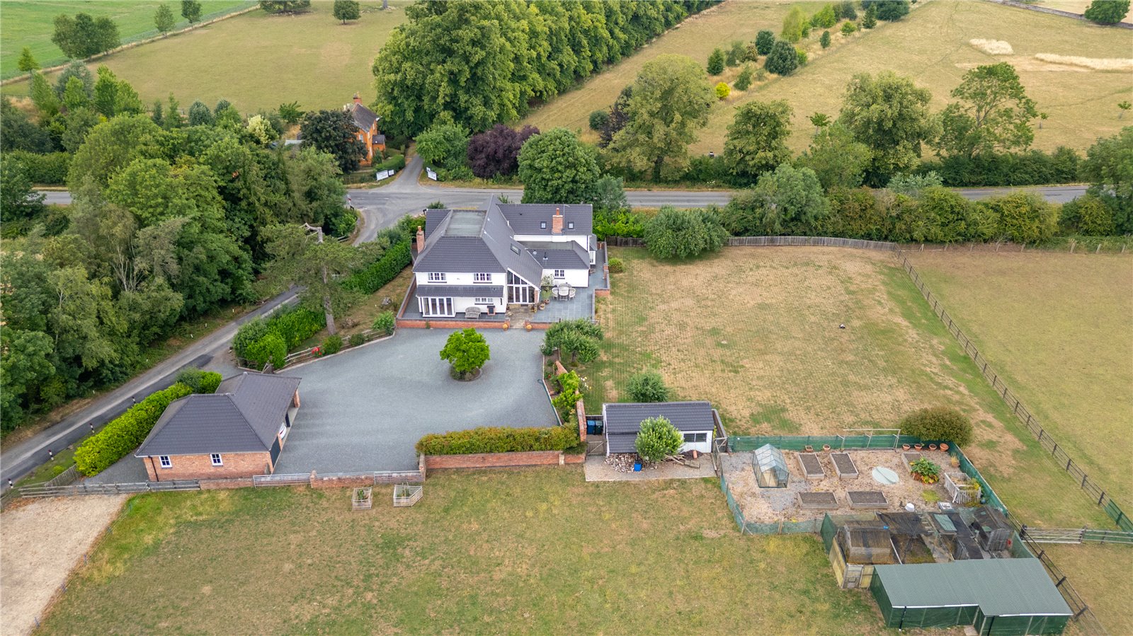 5 bedroom detached house for sale 0