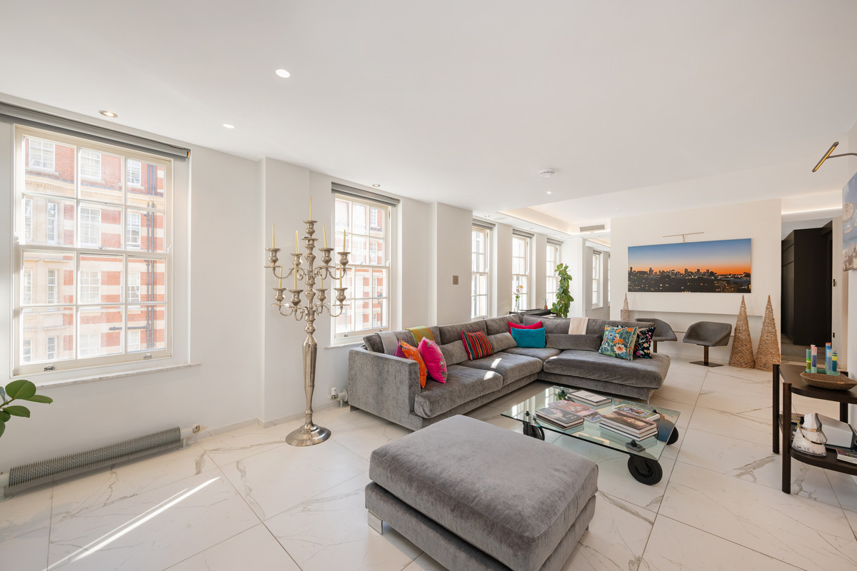 4 bedroom flat for sale 0