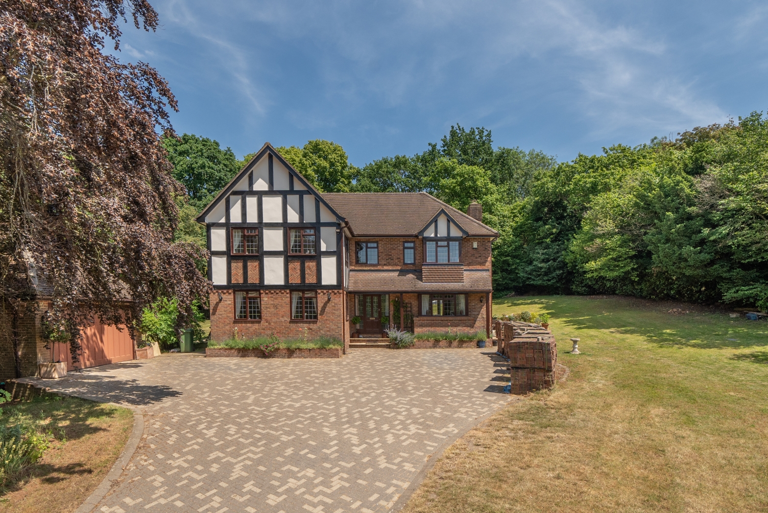 5 bedroom detached house for sale 0