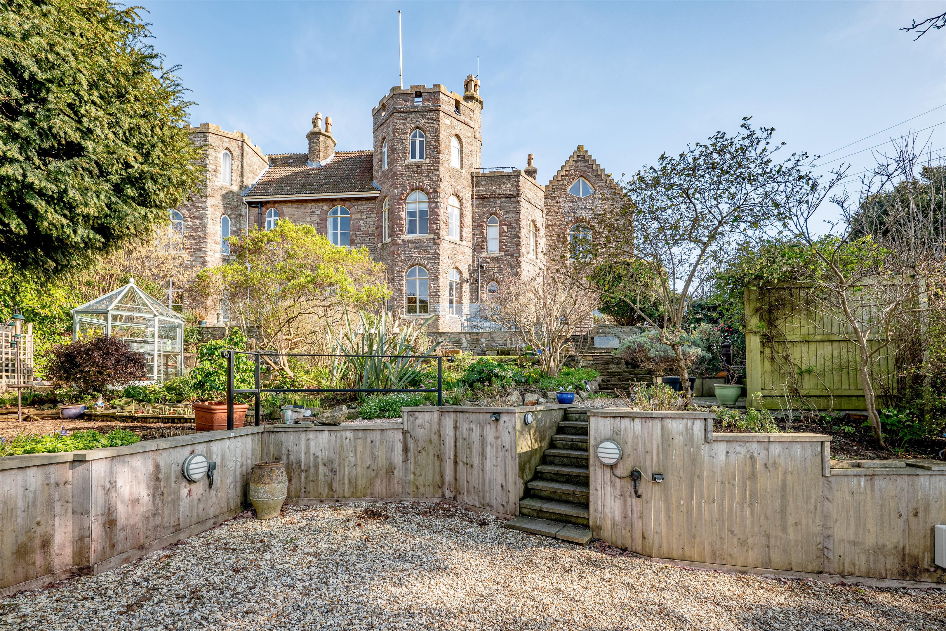 5 bedroom semi-detached house for sale 0