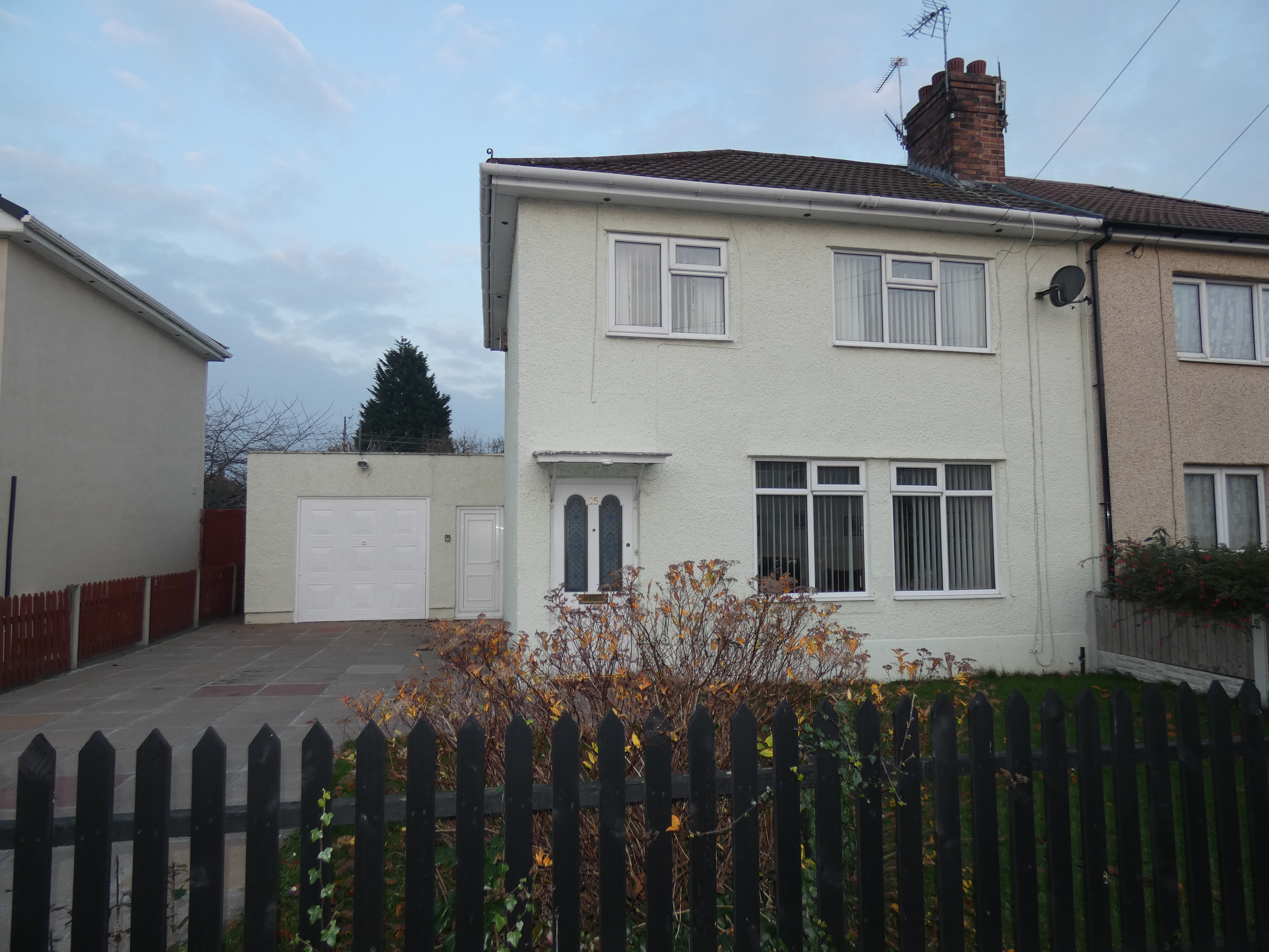 3 Bedrooms Semi-detached house for sale in Burman Road, Allerton, Liverpool L19