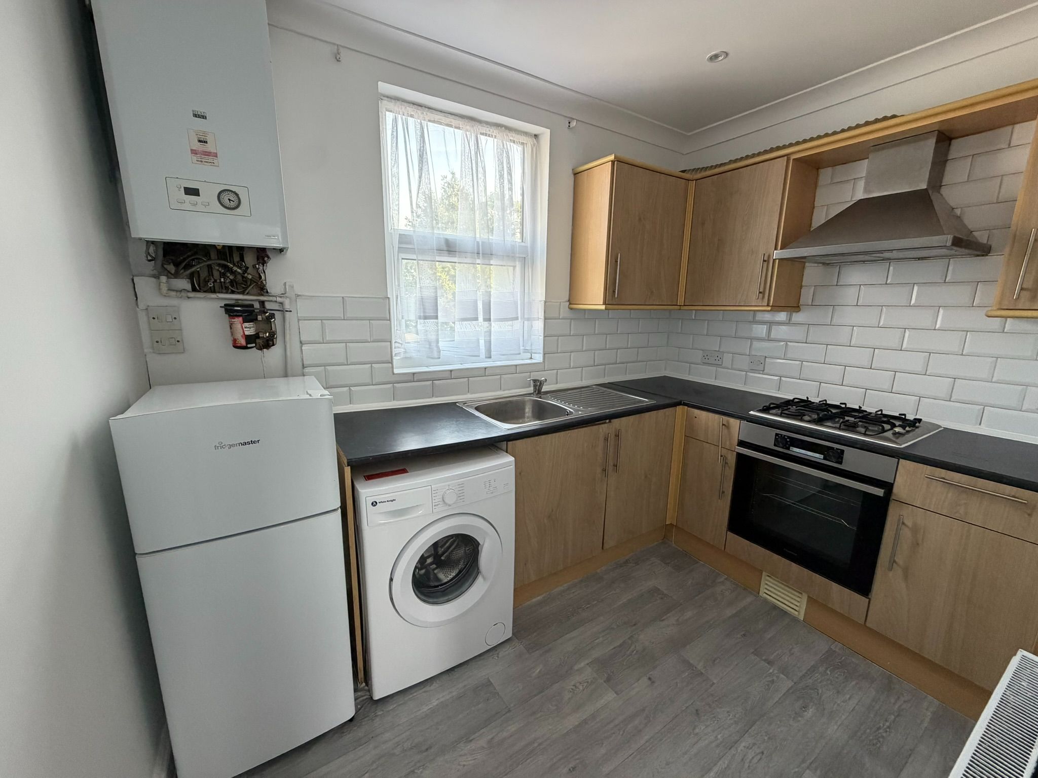 20c Ashgrove Road, Ilford Essex photo 4