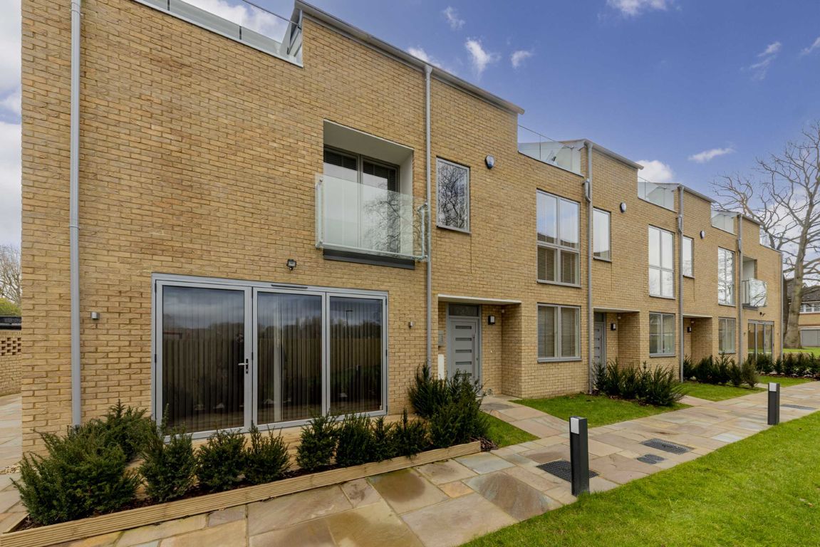 6 bedroom detached house for sale in Haslemere The