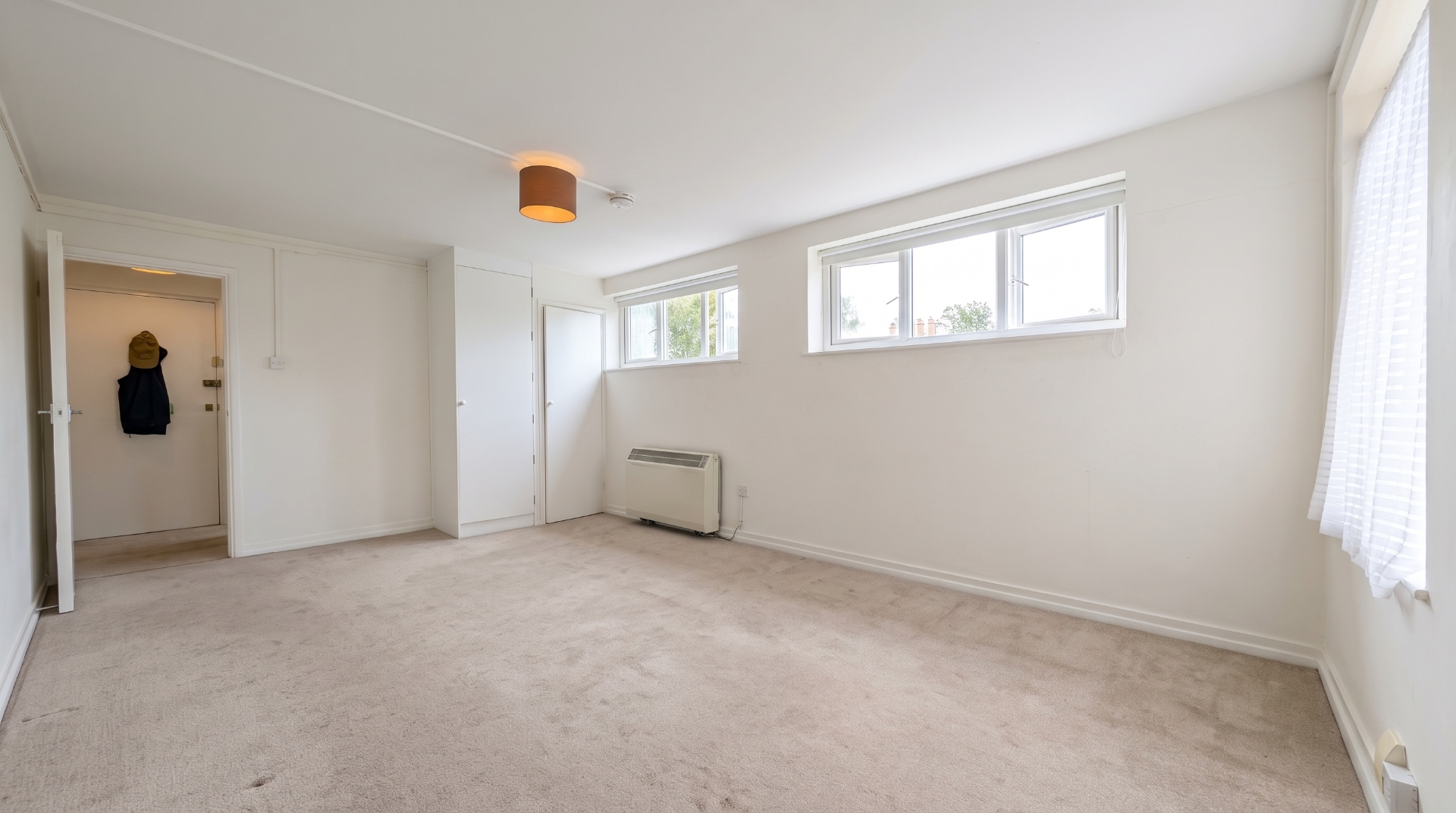 9 The Clifton 64, Hook Road, Greater London photo 5
