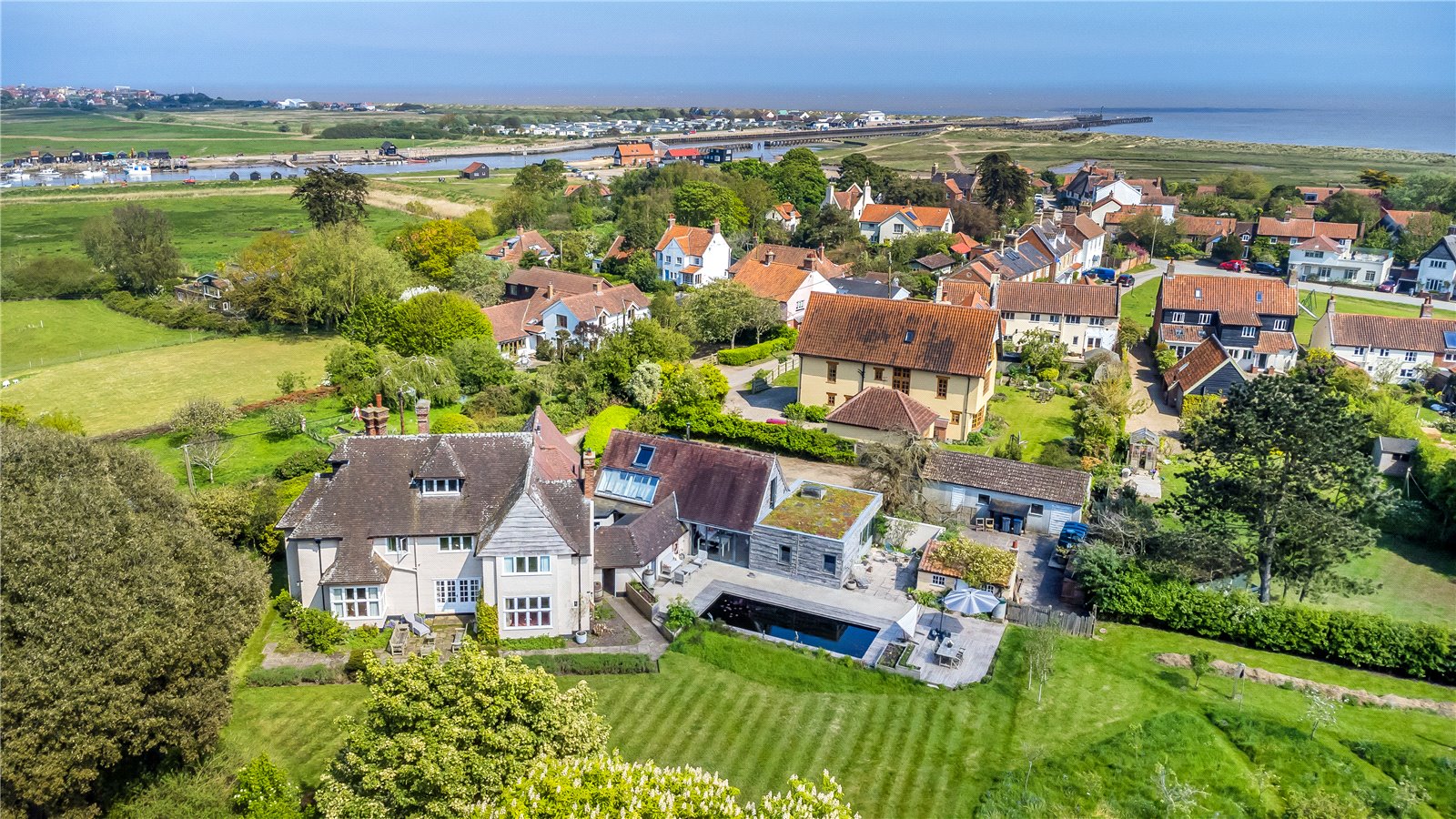 7 bedroom detached house for sale 0