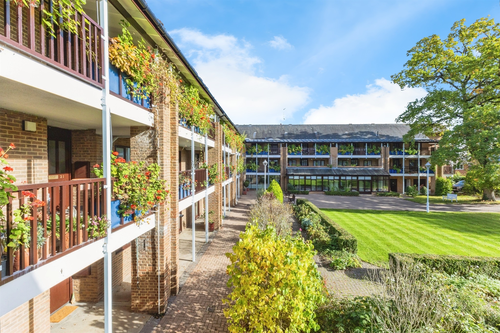 1-bed flat on 18, Emmbrook Court, Reading, £100,000
