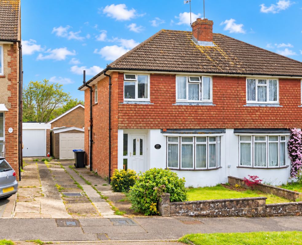 37, Orchard Way, Burgess Hill photo 2