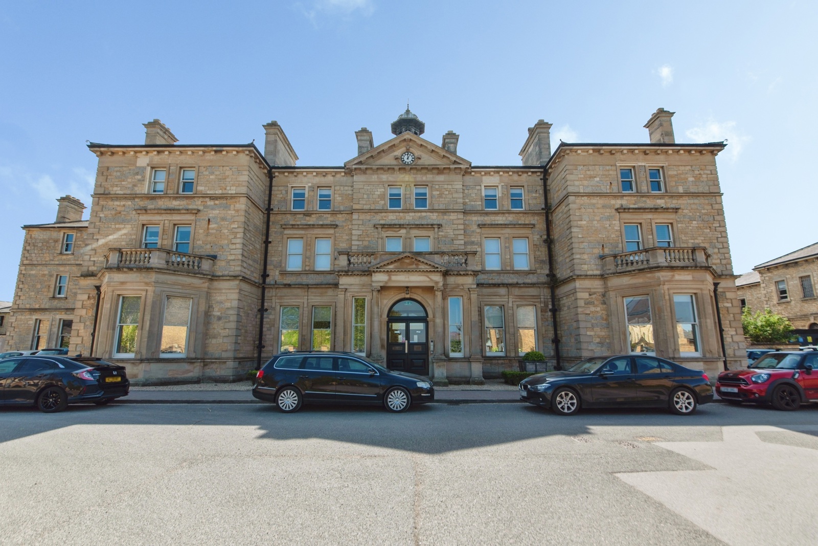 2 bed flat for sale