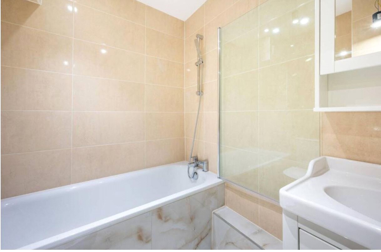 3 bedroom flat for sale 0