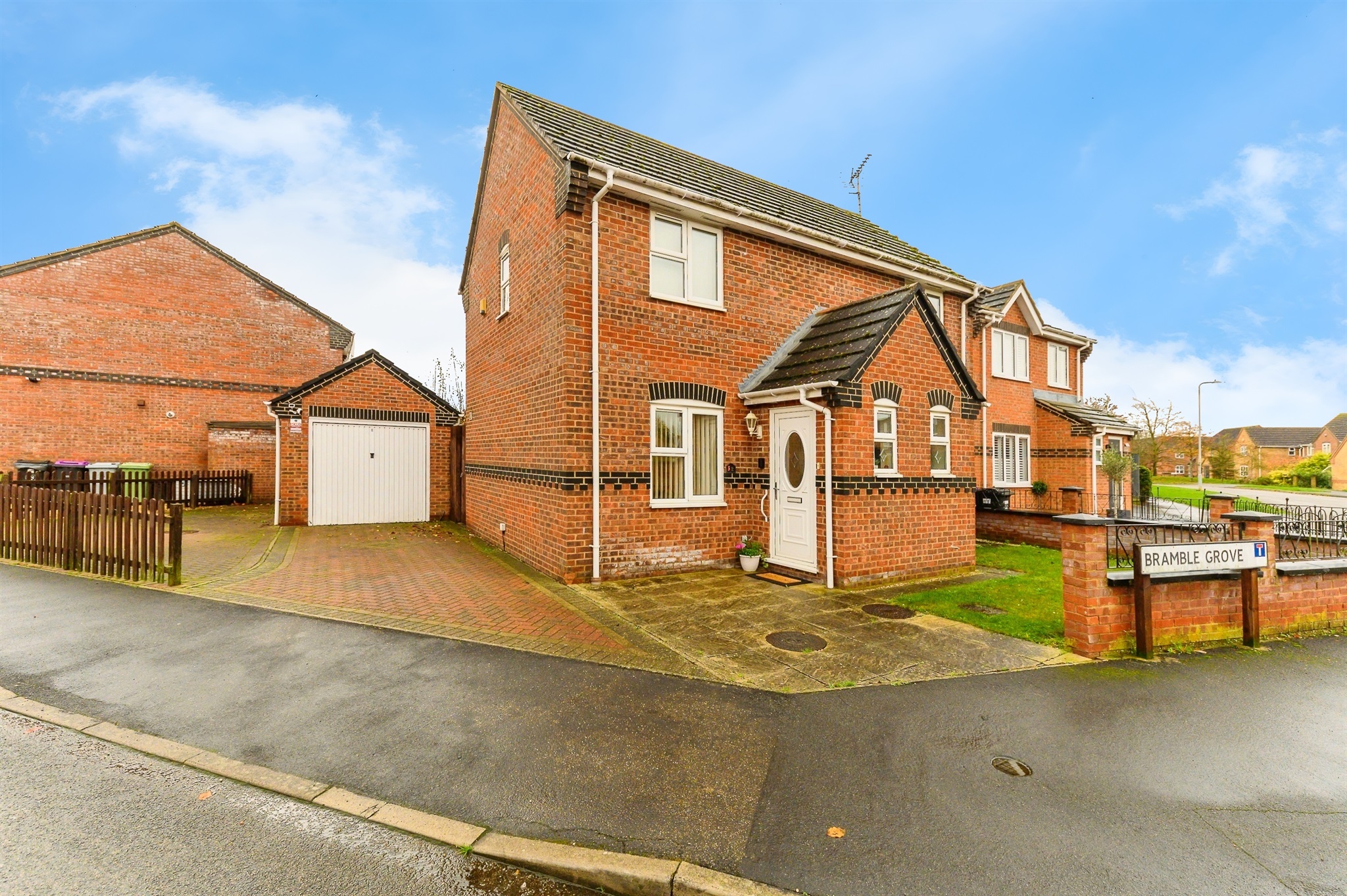 3-bed house on 2, Bramble Grove, Stamford, £325,000