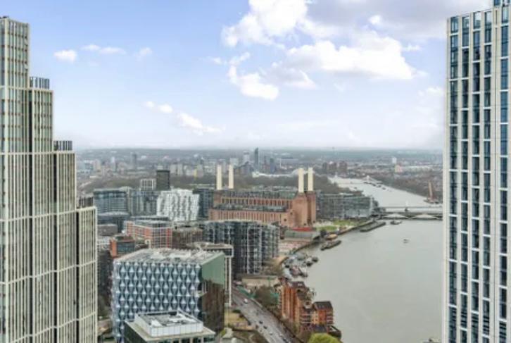 5 bedroom detached new house for sale in Potters Bar