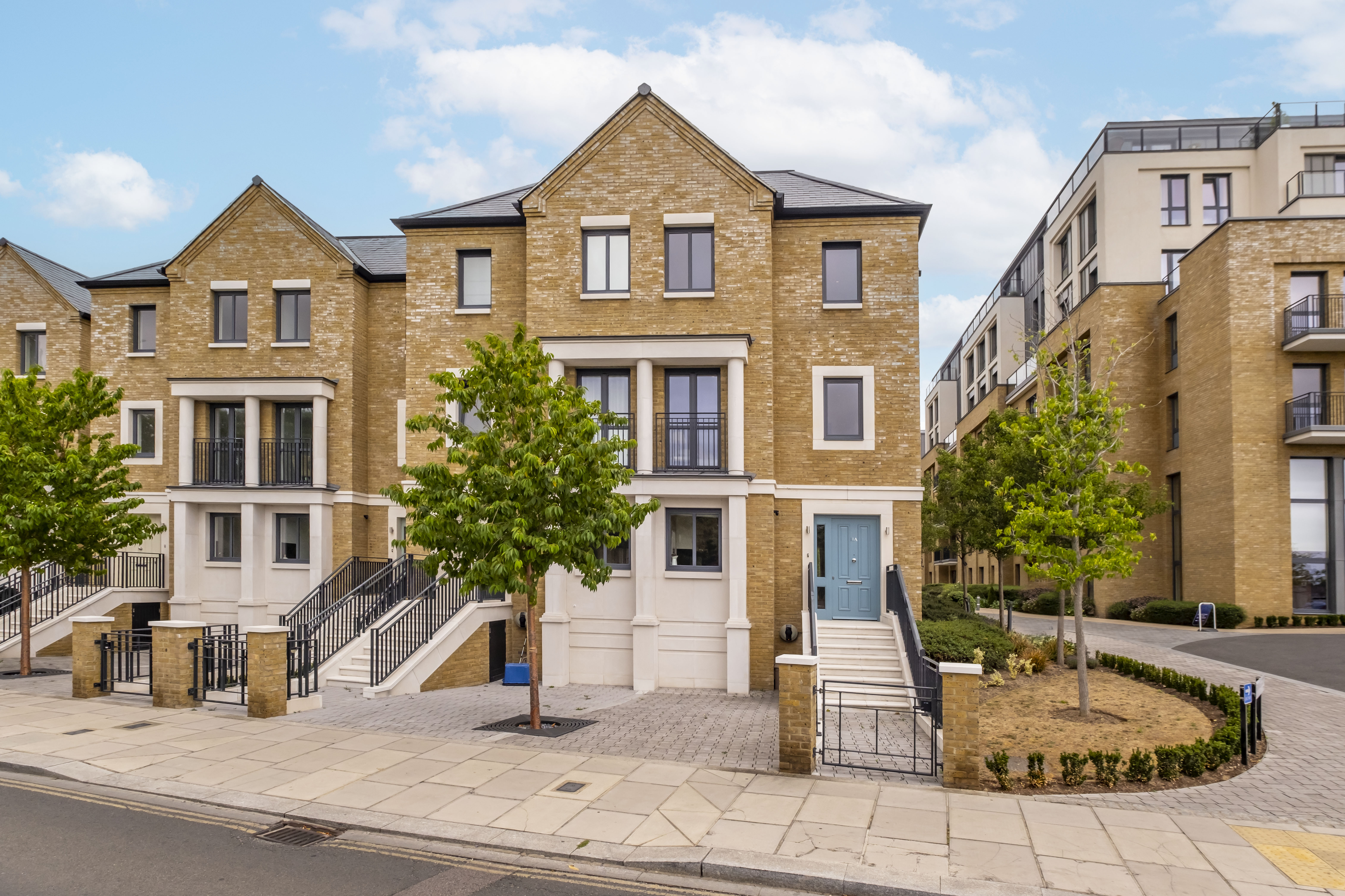 4 bedroom detached house for sale 0