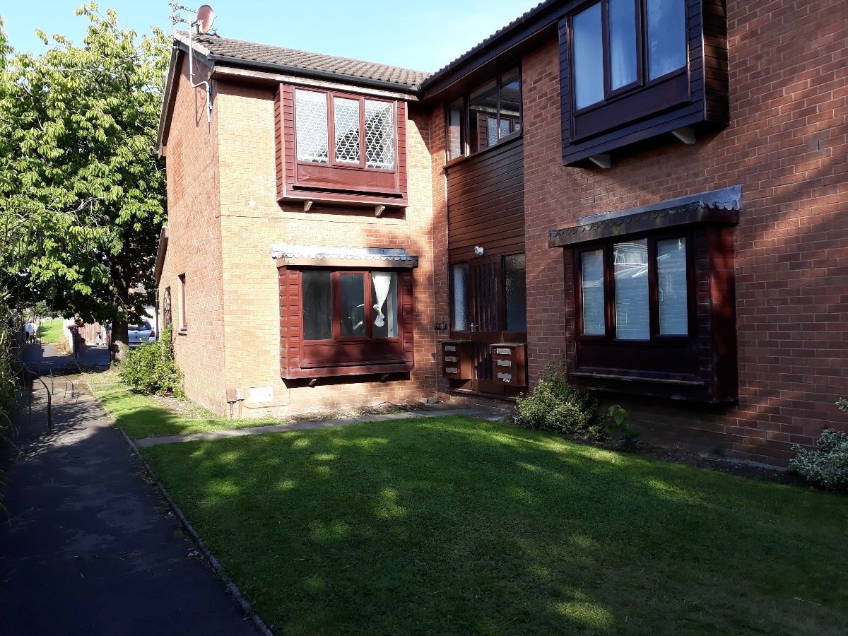 Studio flat on Longley Close, Fulwood, Preston PR2, £53,000