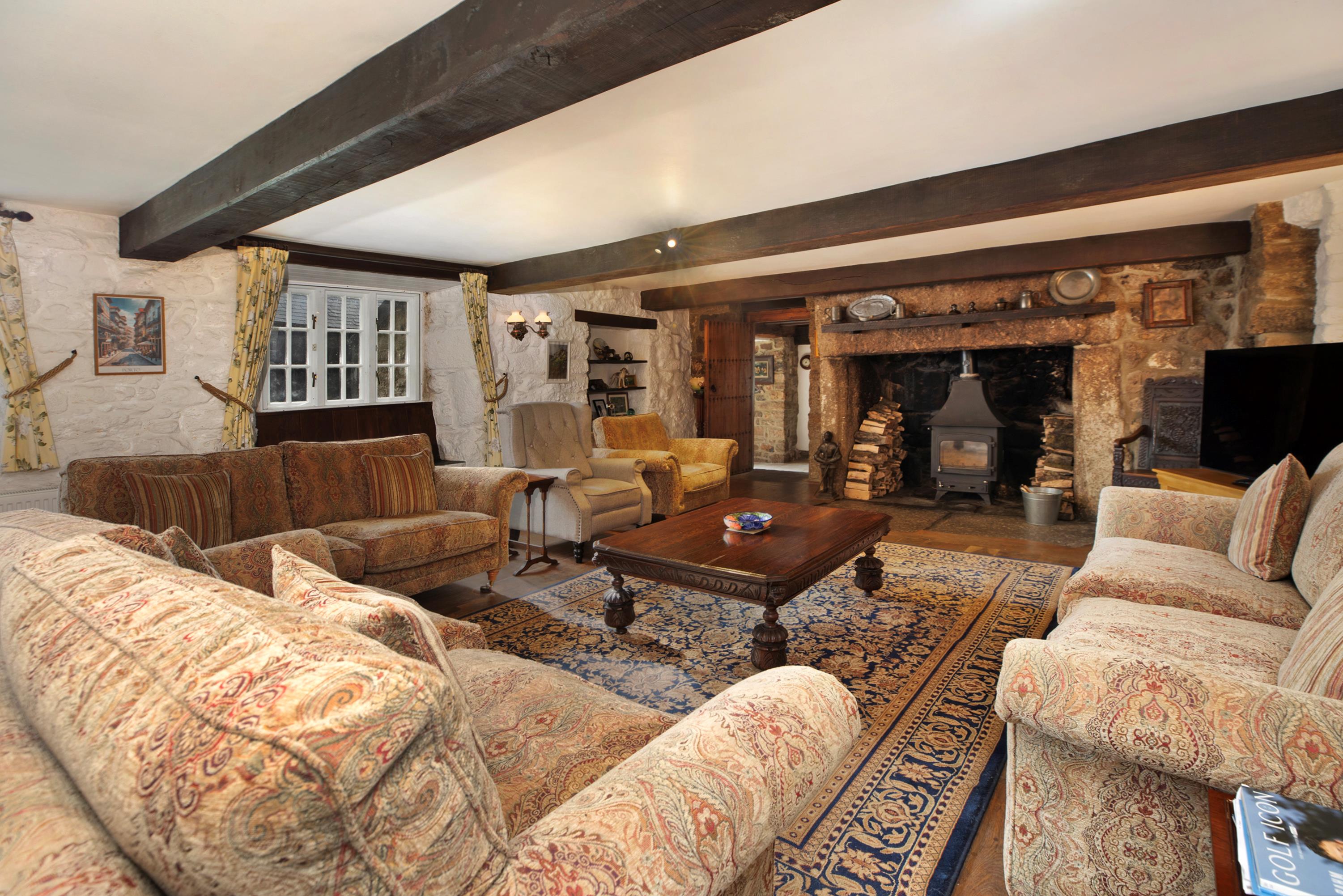 5 bedroom detached house for sale 0