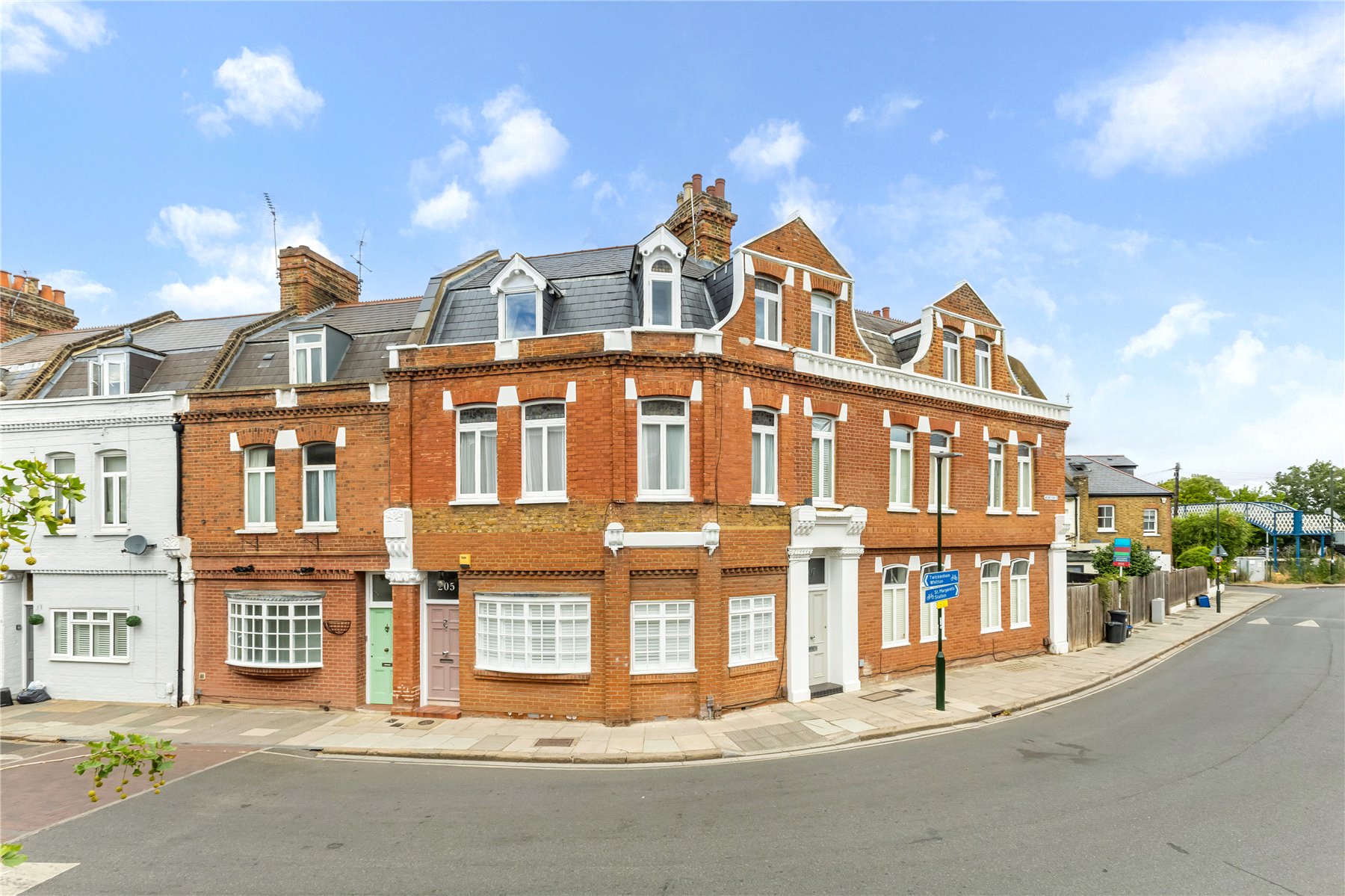 2 bed flat for sale