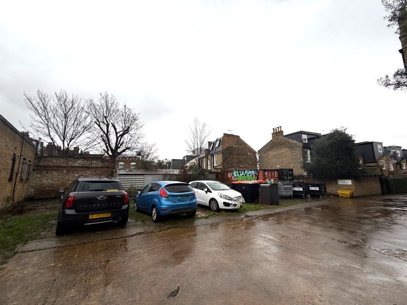 3 bedroom flat for sale in London