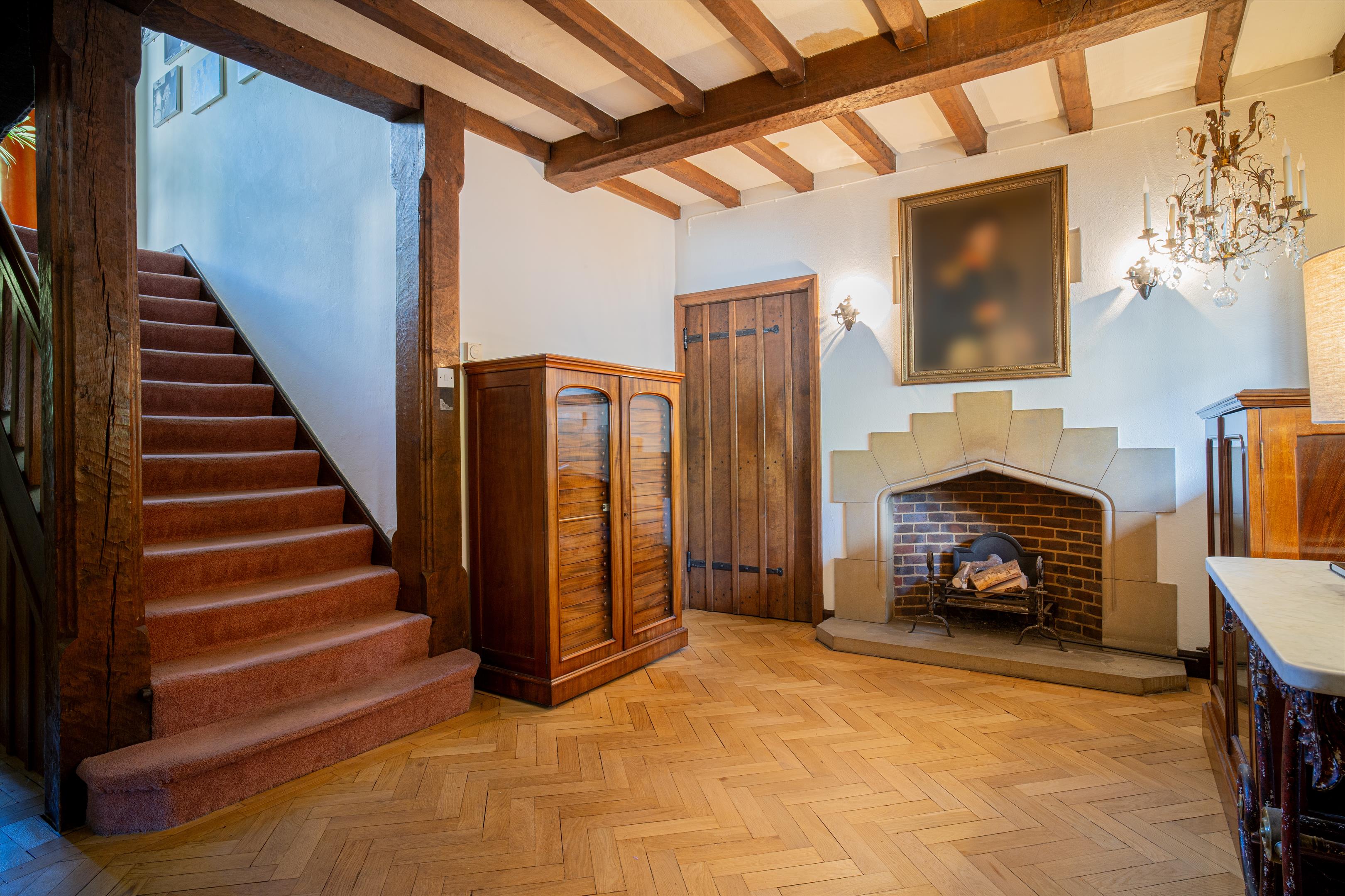 8 bedroom town house for sale 0