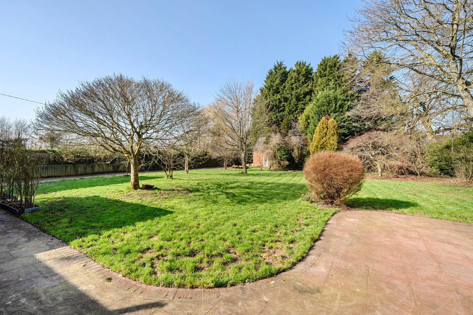 6 bedroom bungalow for sale 0