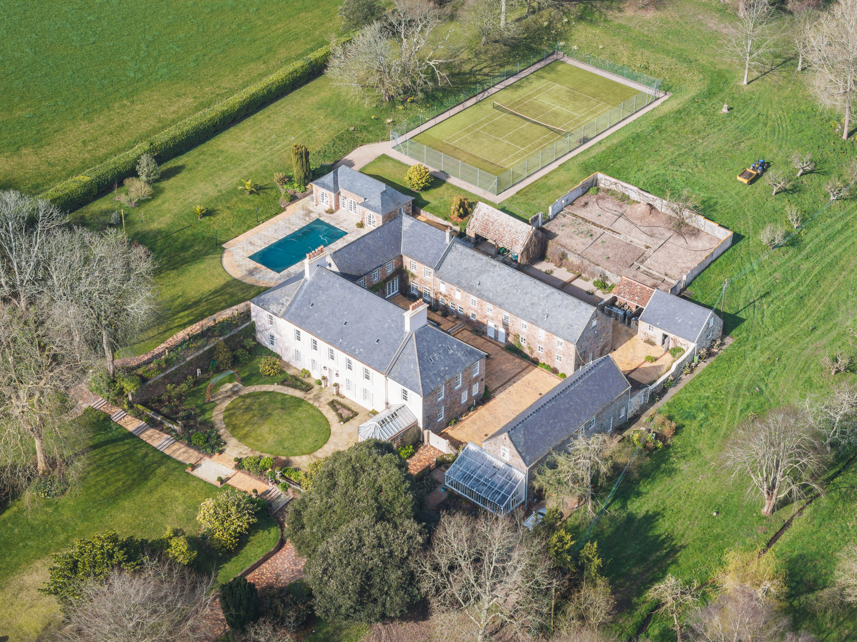 7 bedroom detached house for sale 0