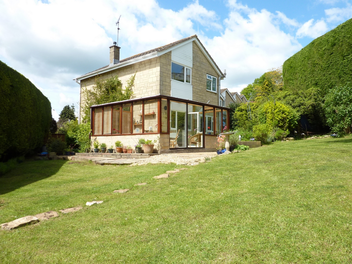 Free property report 7 Stony Riding, Chalford Hill, Stroud, GL6 8ED Chimnie