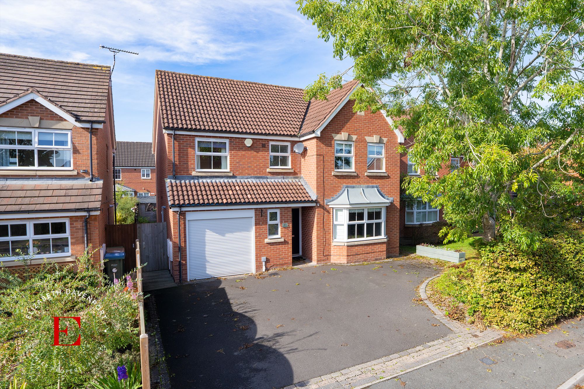 4 bed detached house for sale