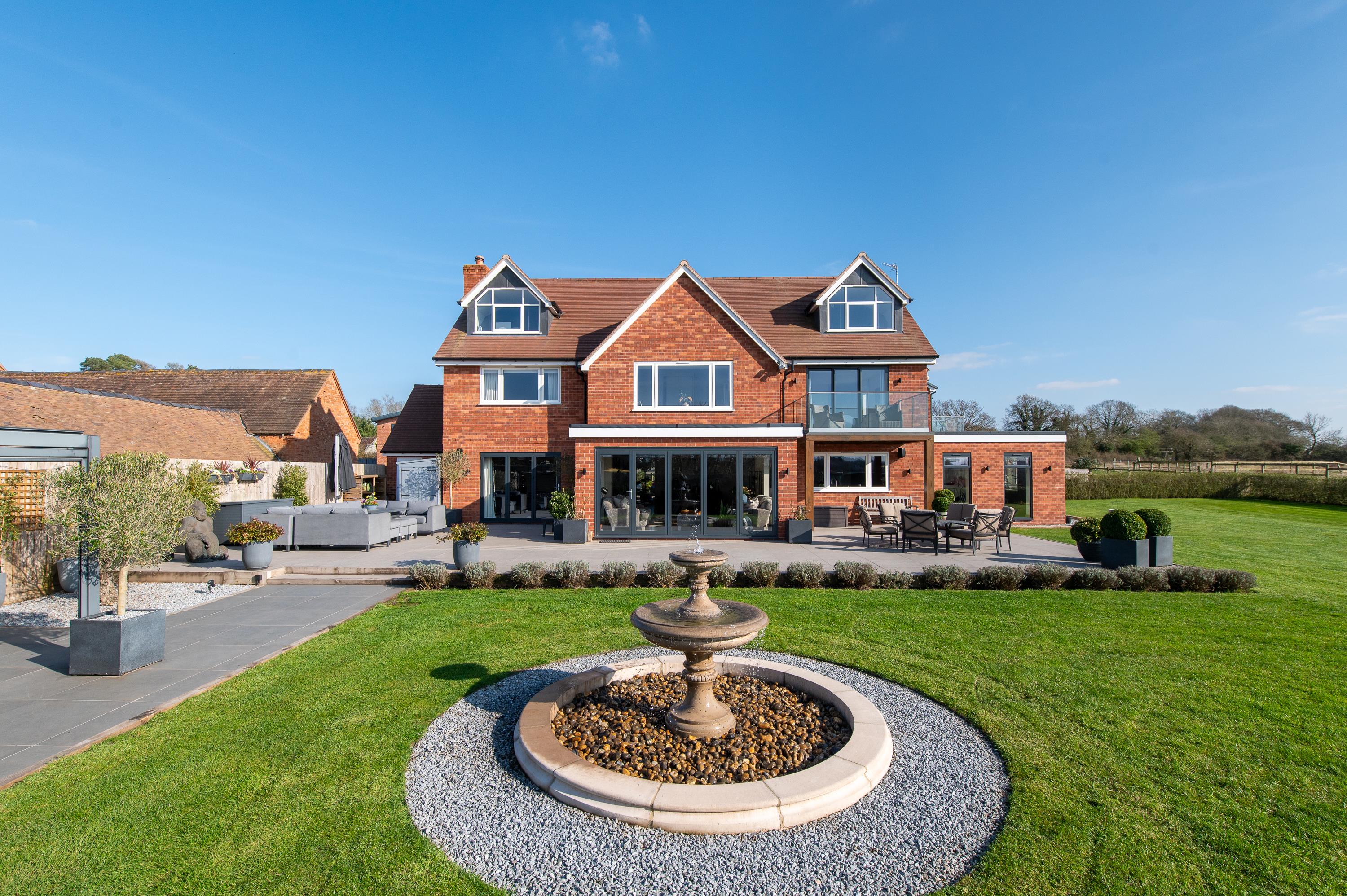 5 bedroom detached house for sale 0
