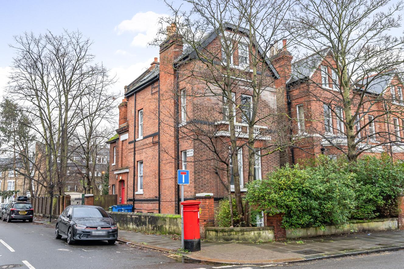 9 bedroom detached house for sale 0