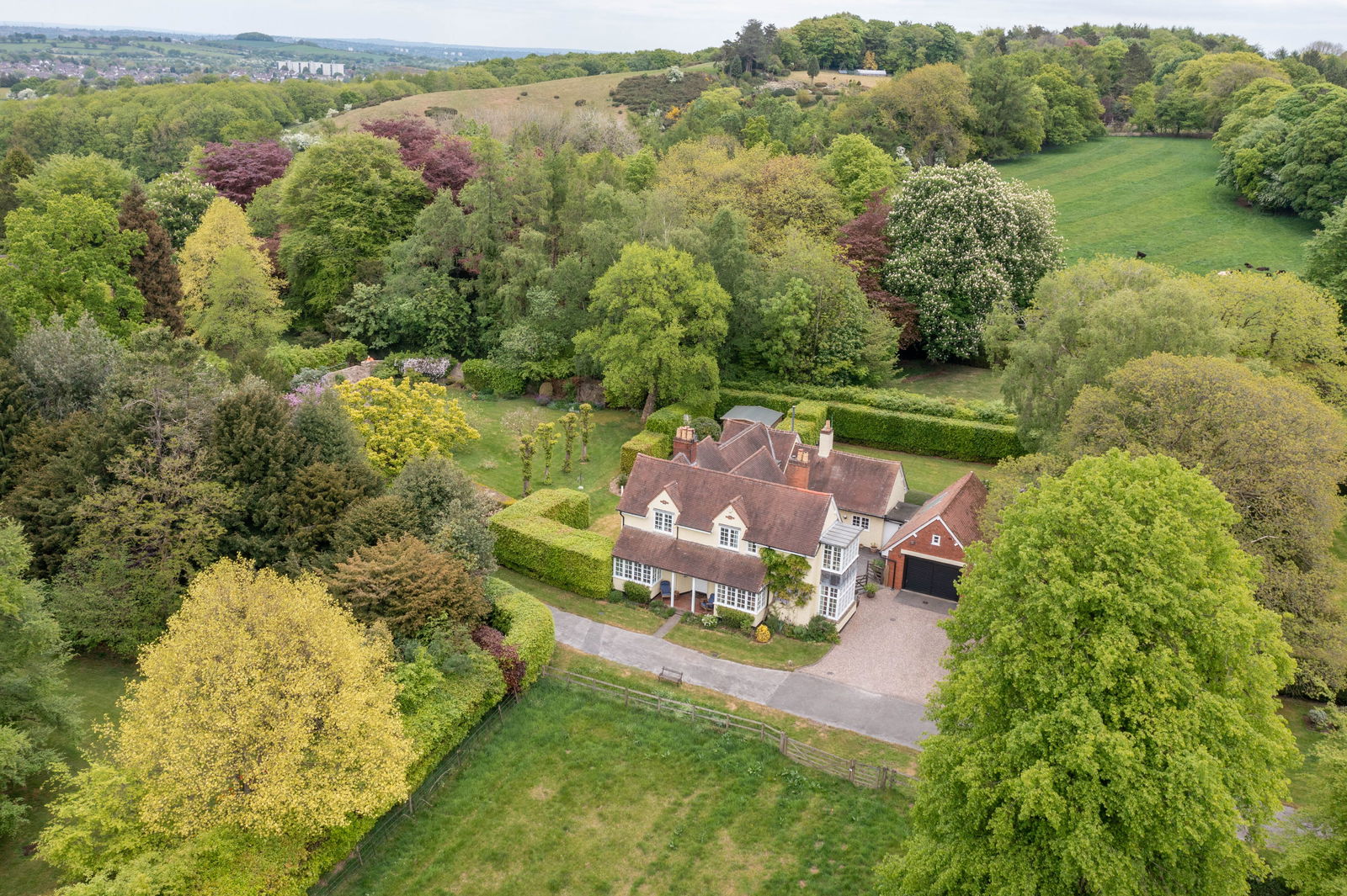 5 bedroom detached house for sale 0