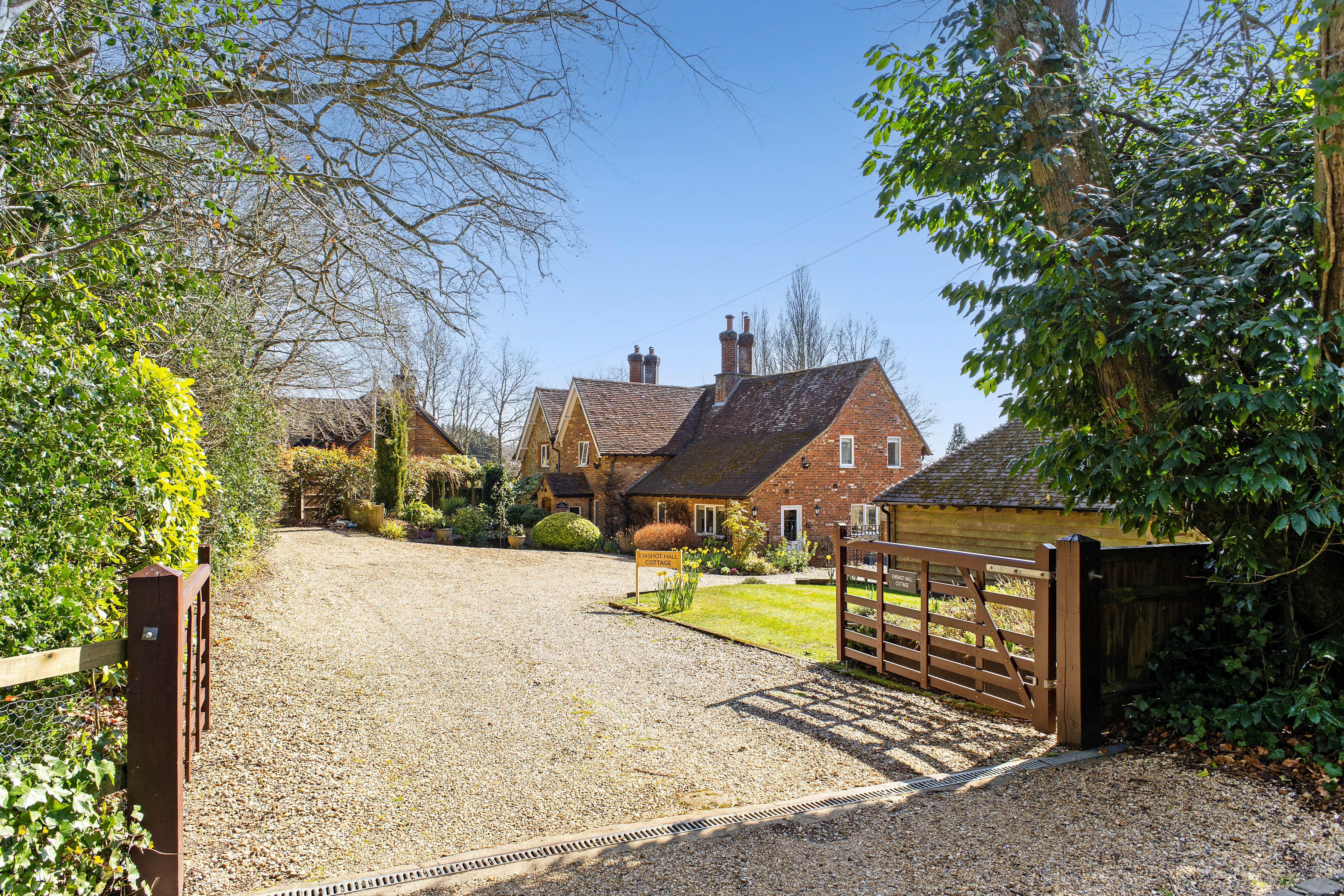 5 bedroom detached house for sale 0