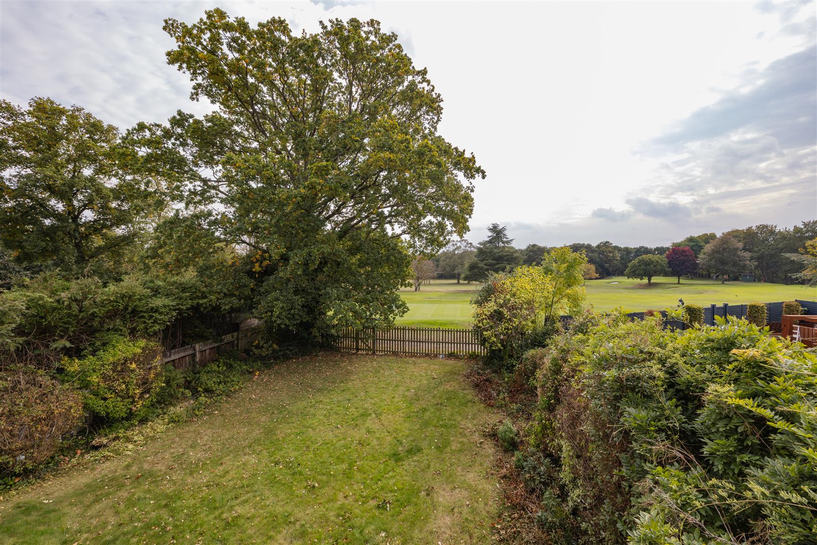 16, The Warren Drive, Wanstead photo 3