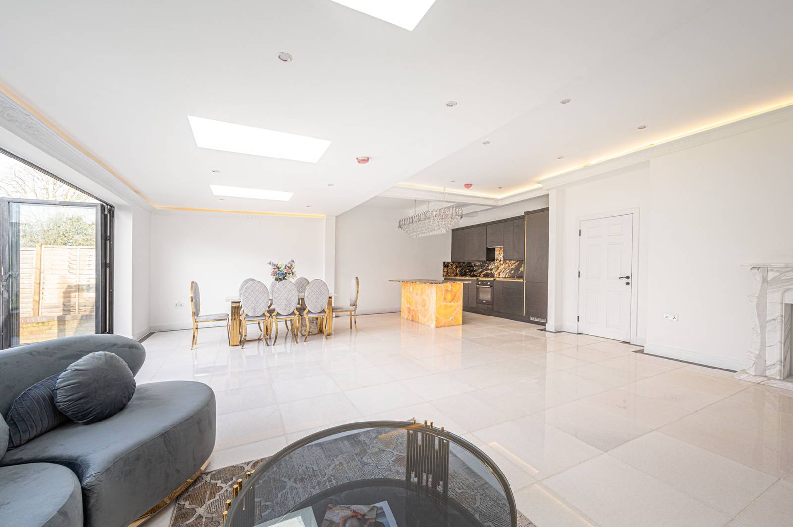 5 bedroom semi-detached house for sale 0